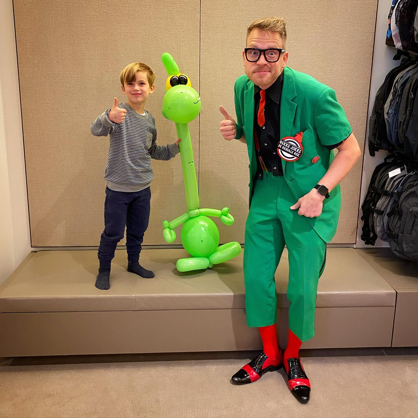 gekke-jorre-schoenen-van-loock-ballonanimatie-dino